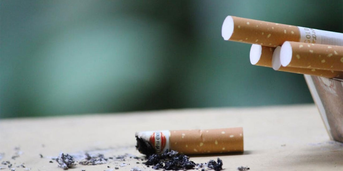 Περισσότεροι από 15.000 Έλληνες πεθαίνουν κάθε χρόνο από νοσήματα που σχετίζονται με το κάπνισμα