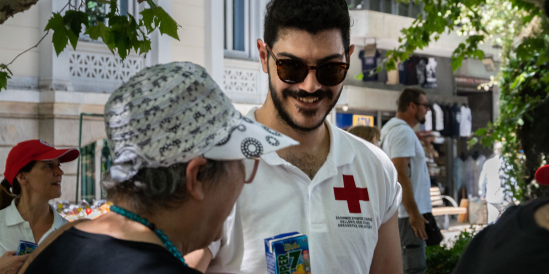 Δίπλα στους πολίτες τις ημέρες του καύσωνα ο Ελληνικός Ερυθρός Σταυρός 