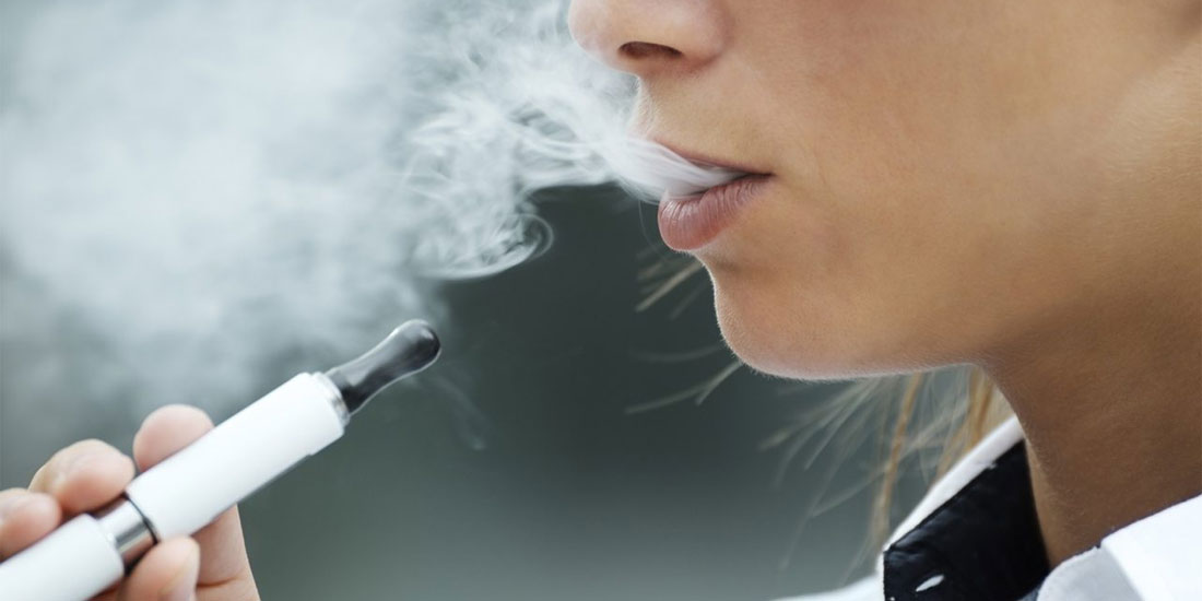 Βλάβες, όπως των τοξικών αερίων, στους πνεύμονες ασθενών από το ηλεκτρονικό τσιγάρο