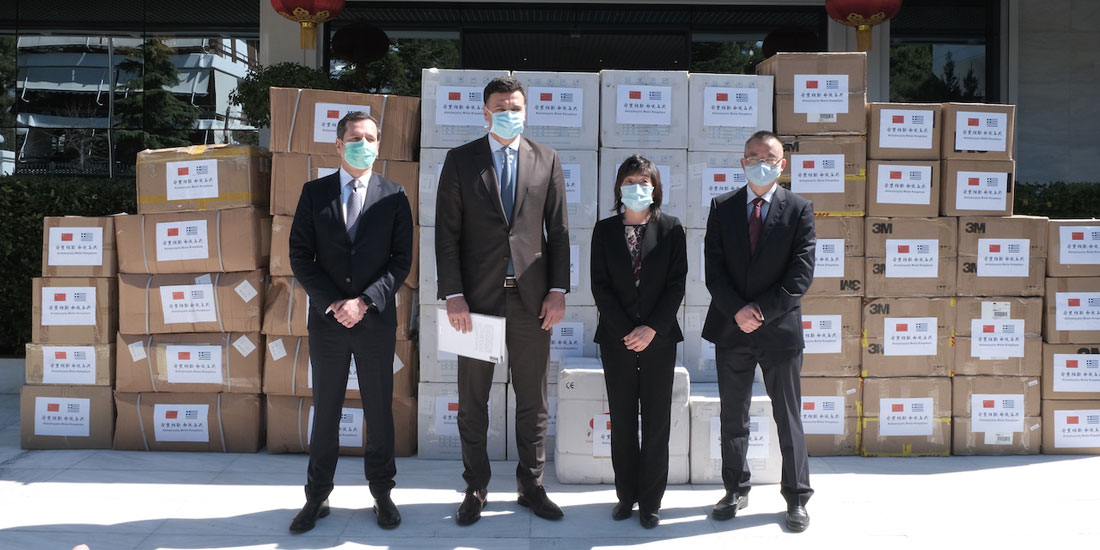 50.000 μάσκες παρέδωσε σήμερα ο πρέσβης της Κίνας στην Ελλάδα