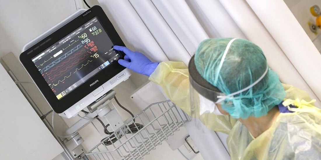 Pfizer Hellas: Δωρεά 100 monitor μέτρησης ζωτικών λειτουργιών και 100.000 μασκών στο ΕΣΥ