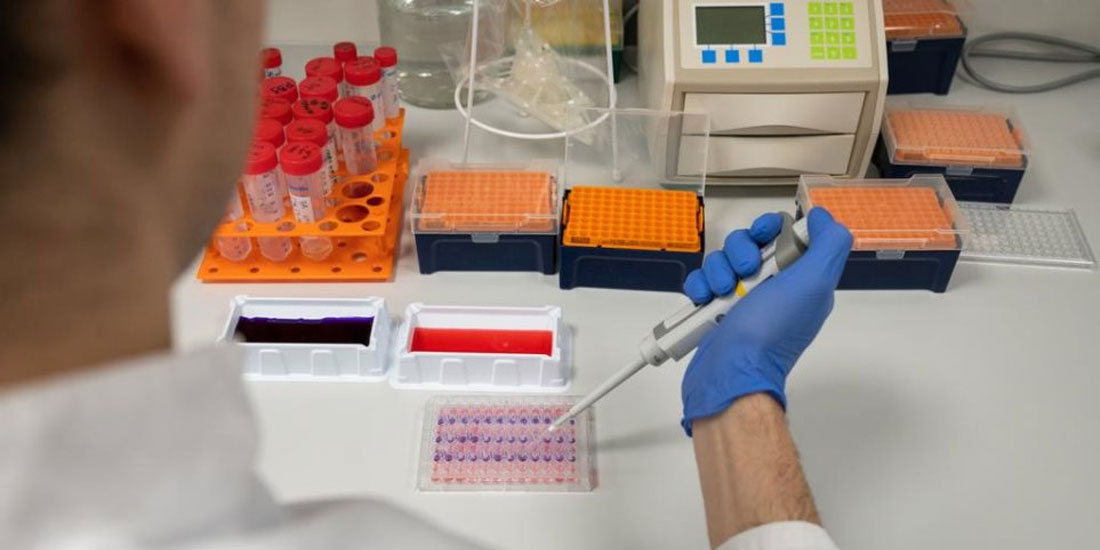 Ξεκινά τις δοκιμές σε ανθρώπους εμβόλιο κατά του SARS-CoV-2 που χρηματοδοτείται από το Ίδρυμα Bill Gates