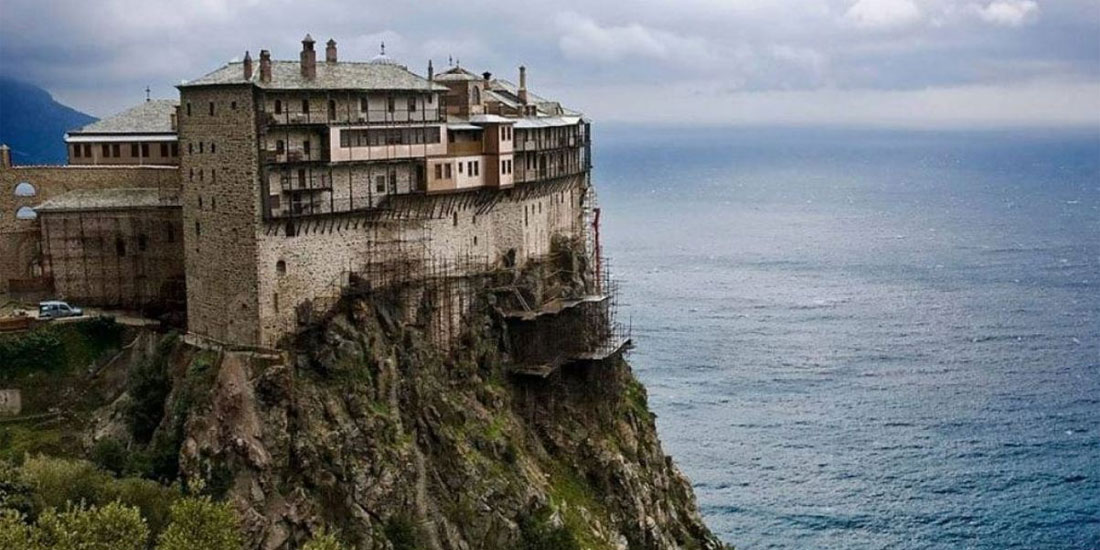 Συναγερμός στο Άγιο Όρος μετά την επιβεβαίωση 8 κρουσμάτων σε Μονή
