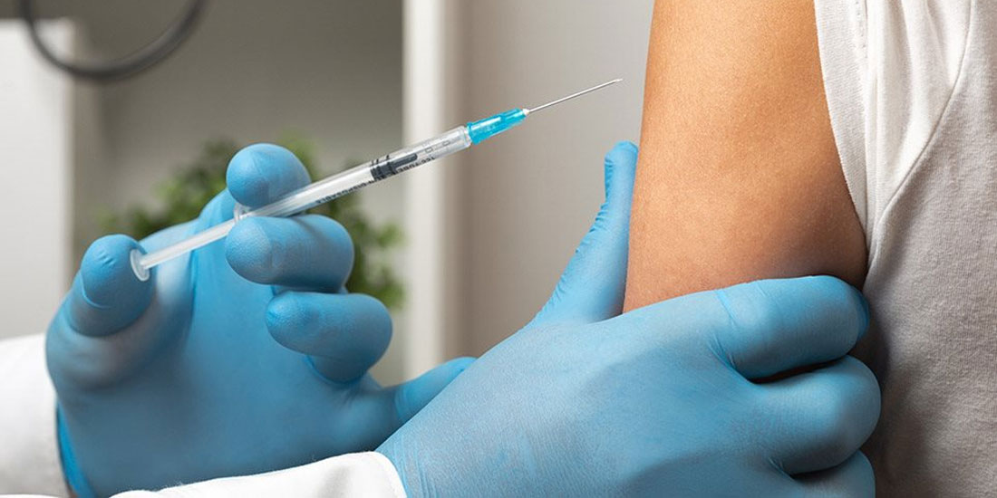 Με 4 δόσεις του εμβολίου της Pfizer εμβολιάστηκε η 23χρονη Ιταλίδα φοιτήτρια