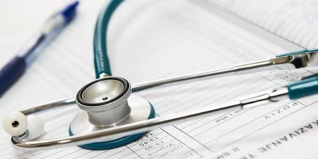 ΠΙΣ: «ΟΧΙ» στη συνταγογράφηση των ανασφάλιστων μόνο σε δημόσιες δομές υγείας