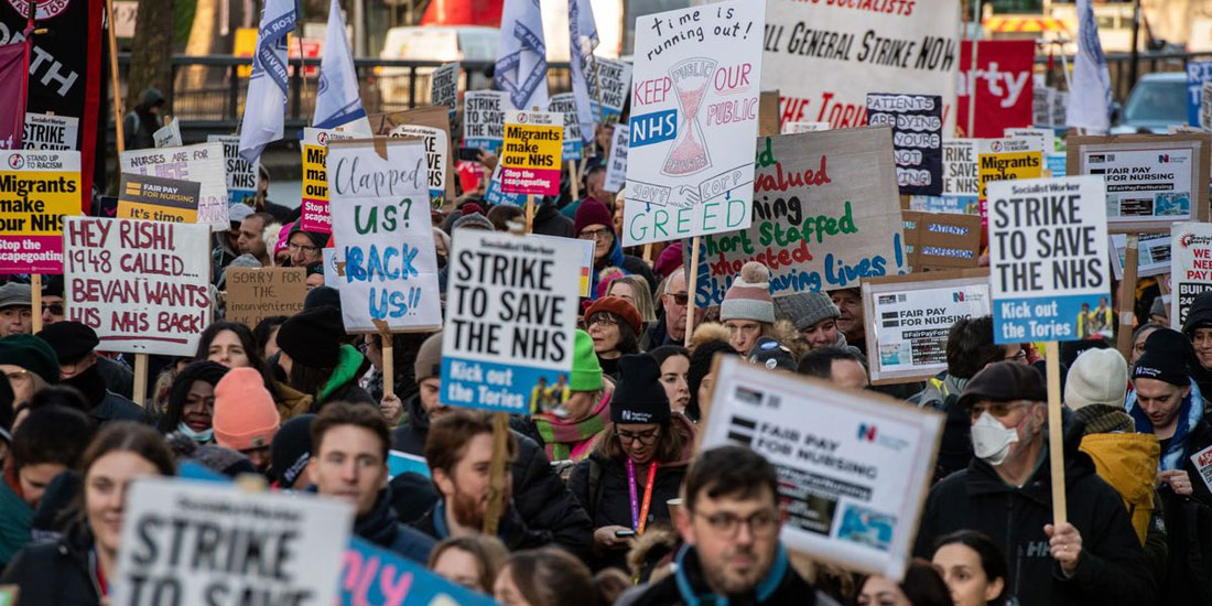 Δεκάδες χιλιάδες γιατροί απεργούν στα βρετανικά νοσοκομεία