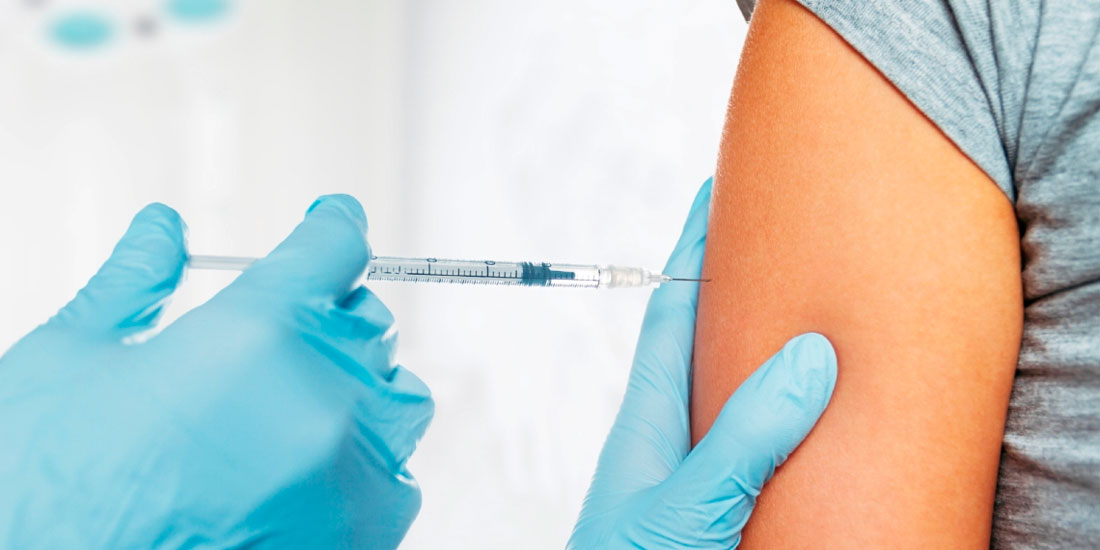 Κρούει τον κώδωνα του κινδύνου ο Ι. Μπασκόζος για το κόστος των εμβολίων