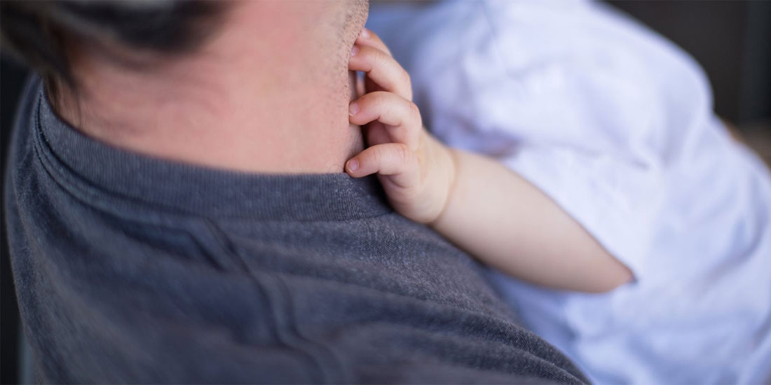 Μεγαλύτεροι οι κίνδυνοι για το μωρό, αν ο πατέρας είναι μεγάλος σε ηλικία, δείχνει μεγάλη έρευνα